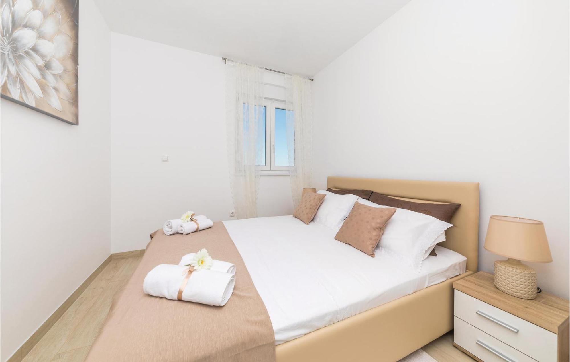2 Bedroom Amazing Apartment In Trogir Ngoại thất bức ảnh