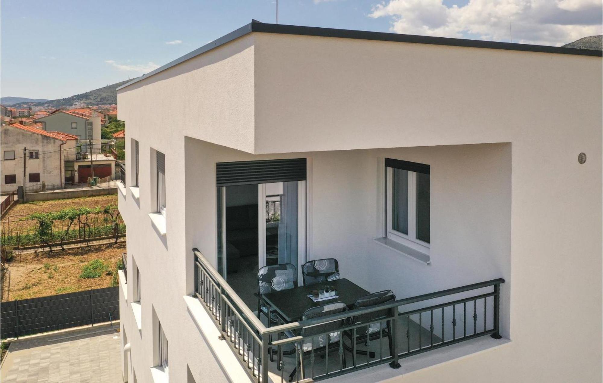 2 Bedroom Amazing Apartment In Trogir Ngoại thất bức ảnh